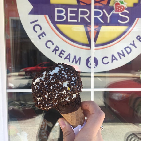 Photo taken at Berry&#39;s Ice Cream &amp; Candy Bar by Annie K. on 5/9/2017