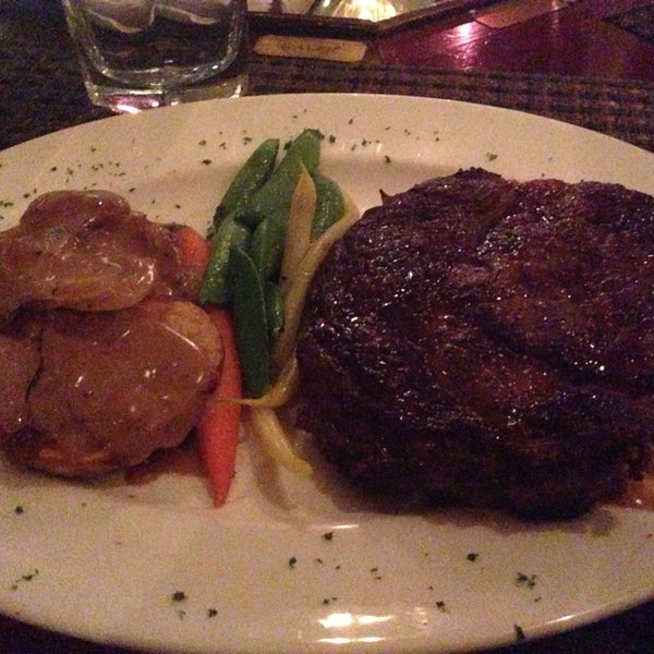 10/6/2013にJoJo P.がDonovan&#39;s Steak &amp; Chop Houseで撮った写真