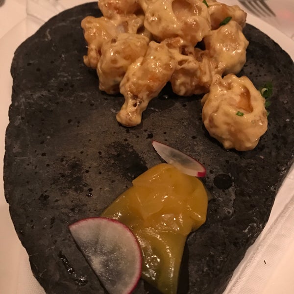 Foto tirada no(a) Caviar Seafood Restaurant por Ceren Й. em 3/4/2017