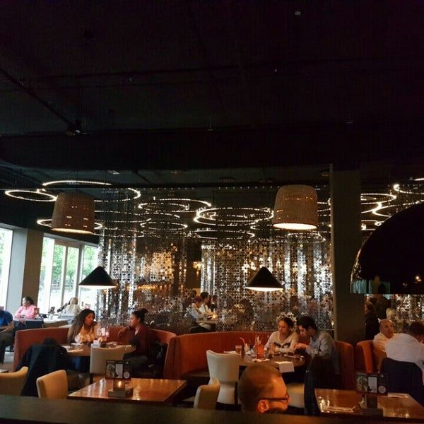 Foto tirada no(a) Restaurant Vandaag por mc m. em 5/24/2016