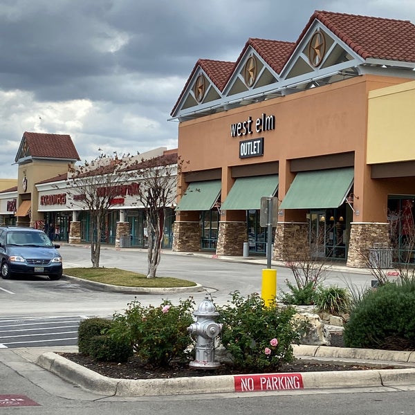 Tanger Outlet San Marcos 8001 ziyaretçidan 35 tavsiye