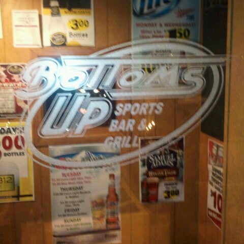 Foto diambil di Bottoms Up Bar &amp; Grill oleh Aramis P. pada 1/5/2013