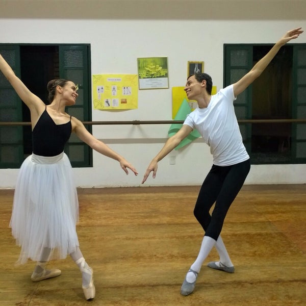 Escola de Ballet Maria Cardoso - Dance Studio in Capim Macio Escola de Ballet Maria Cardoso - Dance Studio in Capim Macio