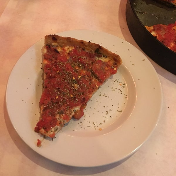 Excellent Chicago style deep dish pizza. Nice balance between cheese (not too much), sauce (good flavor), crust (crispy corn meal goodness), and toppings (sausage was excellent).
