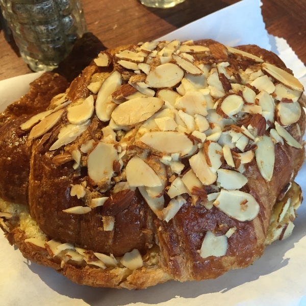 4/5/2015에 Terri S.님이 Brioche Bakery &amp; Cafe에서 찍은 사진