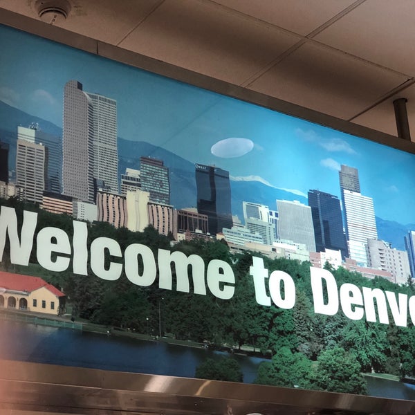 Foto tirada no(a) Aeroporto Internacional de Denver (DEN) por Dmitri B. em 10/28/2017