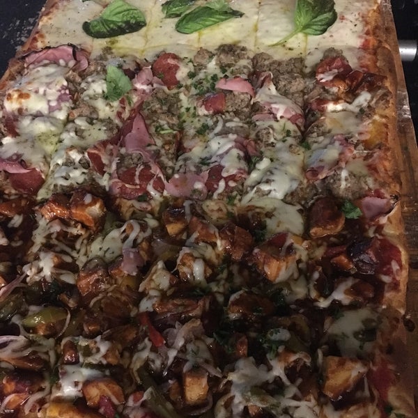 11/9/2018 tarihinde Abel B.ziyaretçi tarafından Pizza Rustica'de çekilen fotoğraf