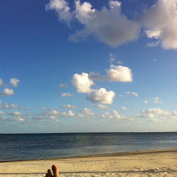Снимок сделан в Coco Beach Resort пользователем Janet L. 12/24/2012