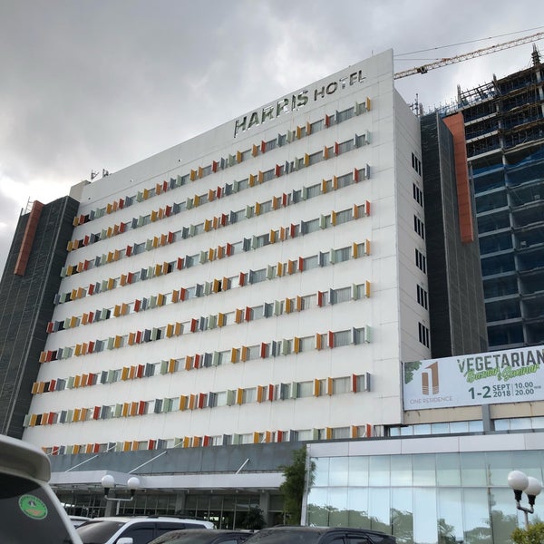Photo taken at HARRIS Hotel Batam Center by Ramphal R. on 9/17/2018