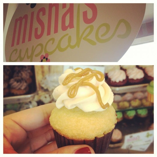 รูปภาพถ่ายที่ Misha&#39;s Cupcakes โดย Melisa N. เมื่อ 11/26/2012