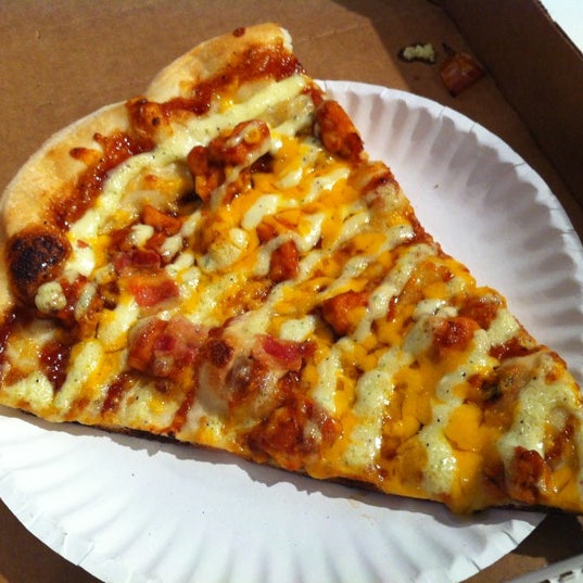 รูปภาพถ่ายที่ Big G&#39;s Pizza โดย Victor H. เมื่อ 11/2/2012