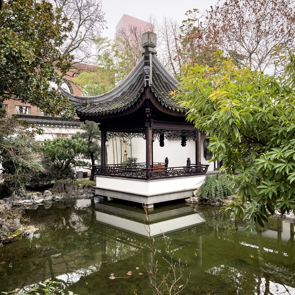 Photo taken at Lan Su Chinese Garden by Wilson Y. on 12/17/2021