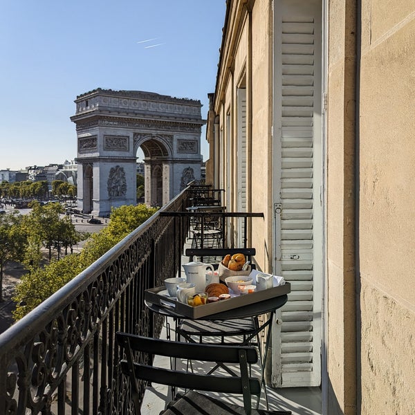 Foto diambil di Hôtel Splendid Étoile oleh Wilson Y. pada 9/17/2022
