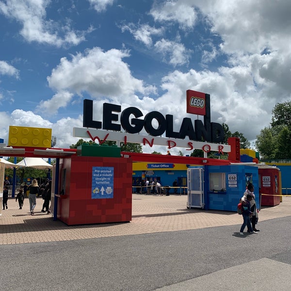 รูปภาพถ่ายที่ LEGOLAND Windsor Resort โดย Pawel เมื่อ 6/16/2019