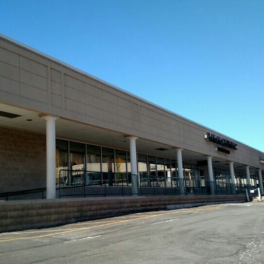 Banana Republic Factory Store 3 tips from 730 visitors