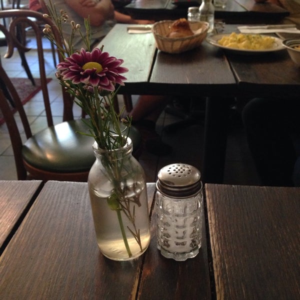 6/15/2014にChristopher V.がSimple Cafeで撮った写真