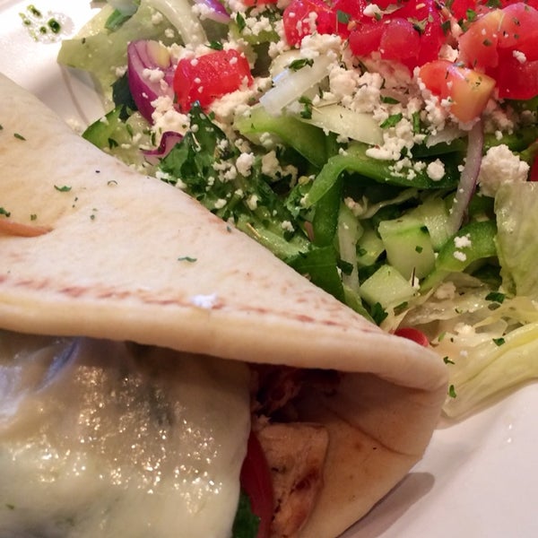 Foto diambil di My Big Fat Greek Restaurant oleh Alaina E. pada 3/12/2014
