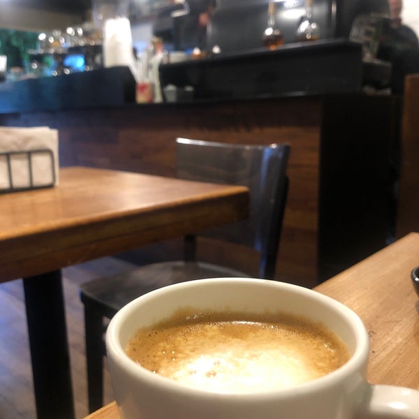 12/6/2019 tarihinde Mario C.ziyaretçi tarafından Café B'de çekilen fotoğraf
