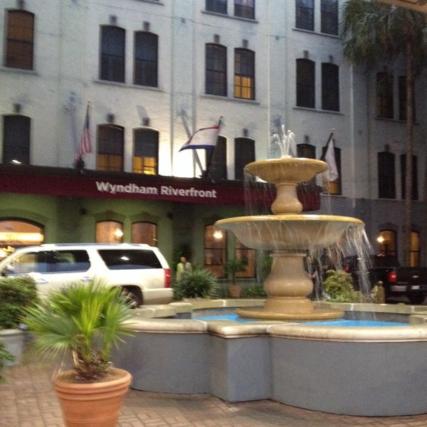 Das Foto wurde bei Wyndham Riverfront New Orleans Hotel von Jane H. am 3/28/2014 aufgenommen