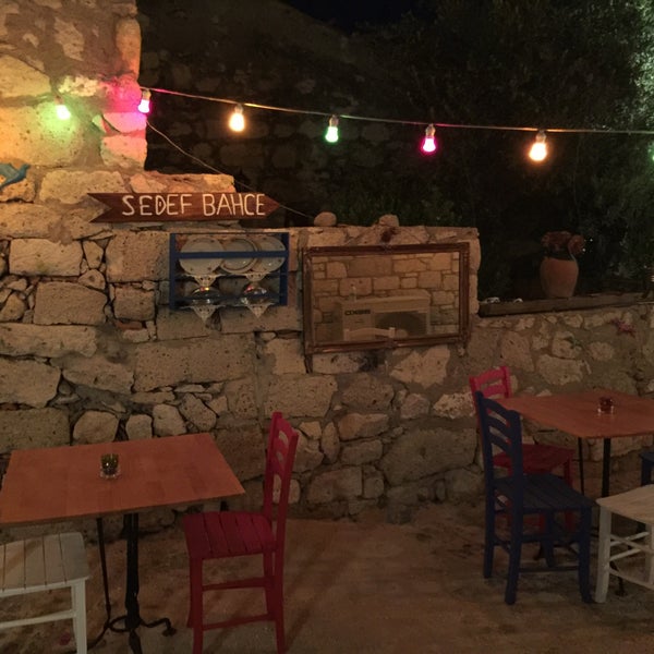 Foto tirada no(a) Sedef Restaurant&amp;Cafe&amp;Wine por Ozge B. em 7/17/2016