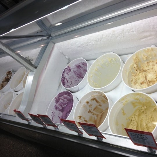 9/25/2012にKhiry H.がJeni&#39;s Splendid Ice Creamsで撮った写真