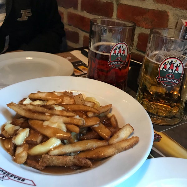 Poutine is great, as is the blonde beer. Upgrade the poutine with beer battered fries. 👌
