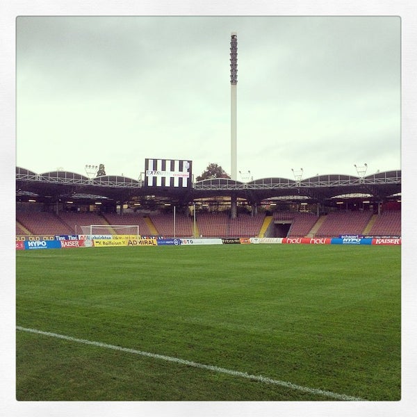 Foto tirada no(a) Gugl - Stadion der Stadt Linz por Harryboo em 10/21/2014