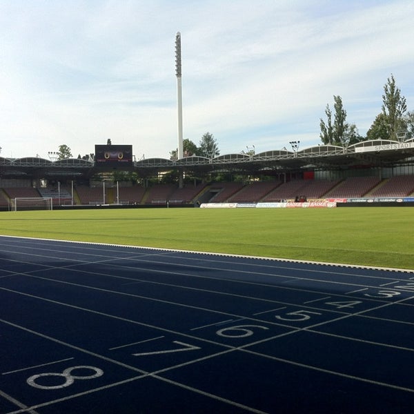 Foto tirada no(a) Gugl - Stadion der Stadt Linz por Harryboo em 6/6/2013