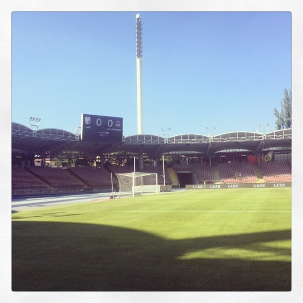 Foto tirada no(a) Gugl - Stadion der Stadt Linz por Harryboo em 8/7/2015