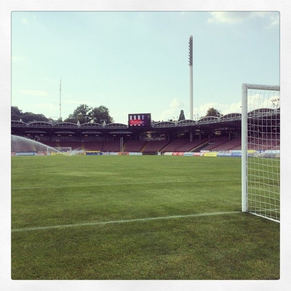 Foto tirada no(a) Gugl - Stadion der Stadt Linz por Harryboo em 7/25/2014