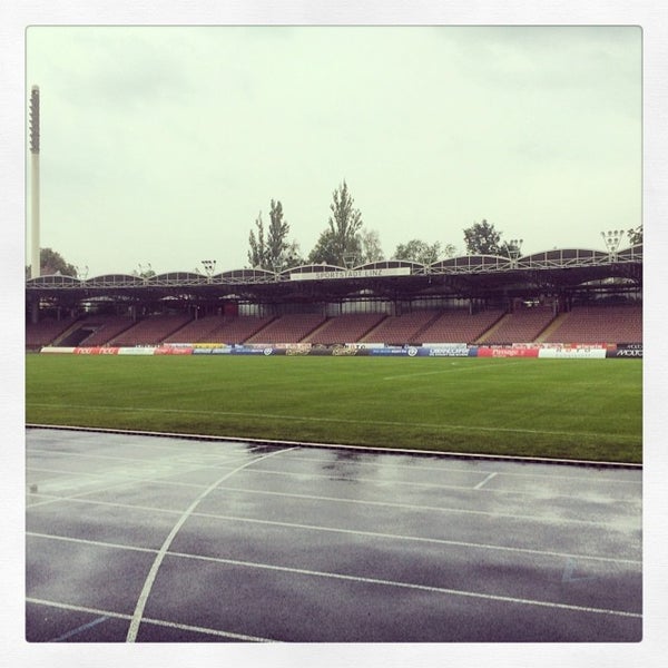 Foto tirada no(a) Gugl - Stadion der Stadt Linz por Harryboo em 7/8/2014