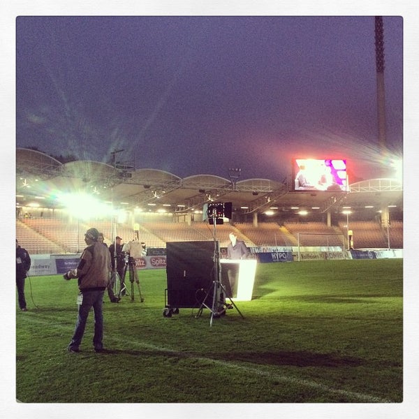 Foto tirada no(a) Gugl - Stadion der Stadt Linz por Harryboo em 11/3/2014