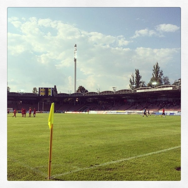 Foto tirada no(a) Gugl - Stadion der Stadt Linz por Harryboo em 7/18/2014