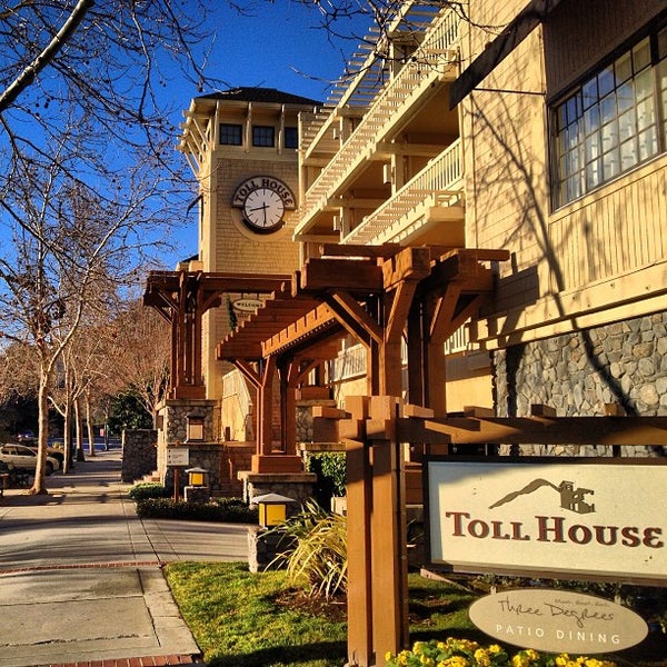 รูปภาพถ่ายที่ Toll House Hotel โดย Scotty P. เมื่อ 1/30/2013