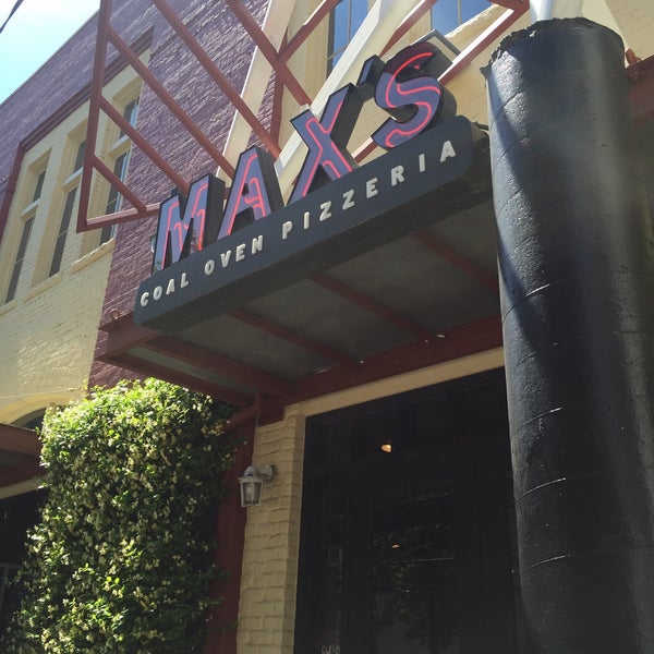 Photo taken at Max&#39;s Coal Oven Pizzeria by Czarshaw on 4/28/2015