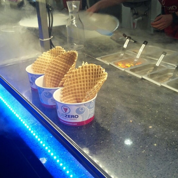 3/10/2013 tarihinde Sandra F.ziyaretçi tarafından Sub Zero Ice Cream &amp; Yogurt'de çekilen fotoğraf