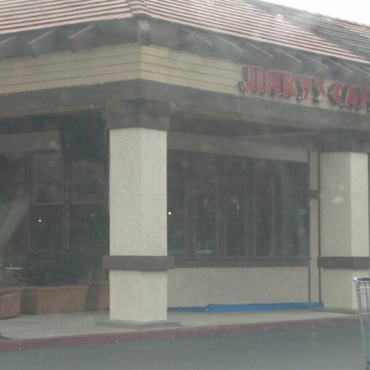 Foto diambil di Jinky&#39;s Cafe Thousand Oaks oleh Sandra F. pada 2/1/2013