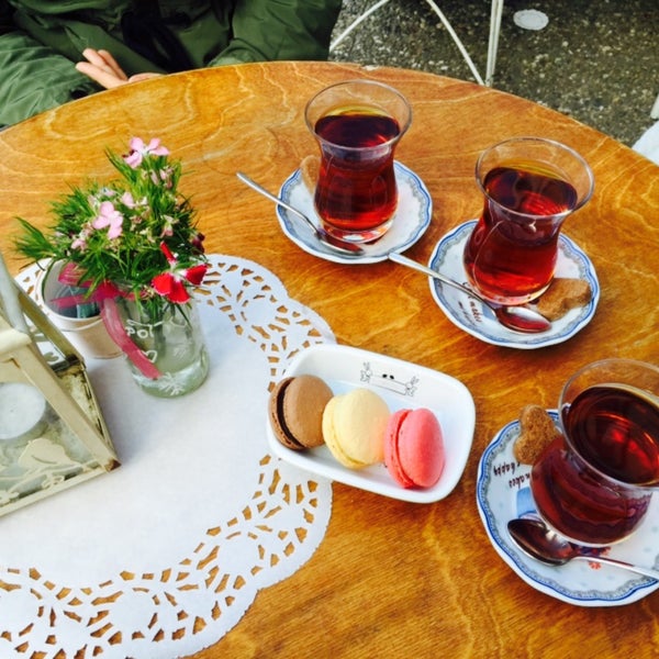 รูปภาพถ่ายที่ Tea &amp; Pot โดย Seda İ. เมื่อ 4/23/2015