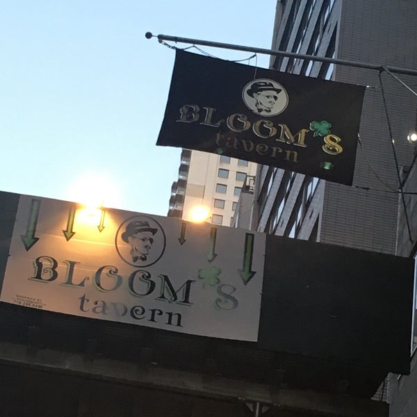 Foto diambil di Bloom&#39;s Tavern oleh DaNE S. pada 7/1/2018