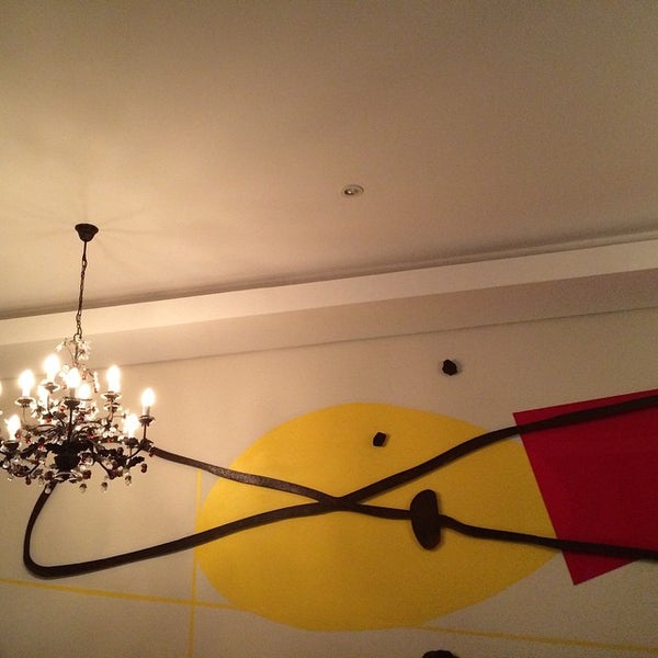 Foto diambil di Restaurante Manu oleh Emi V. pada 11/22/2014