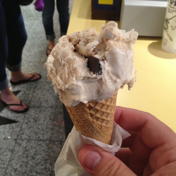 7/21/2013 tarihinde Andrew H.ziyaretçi tarafından Larry&#39;s Homemade Ice Cream'de çekilen fotoğraf