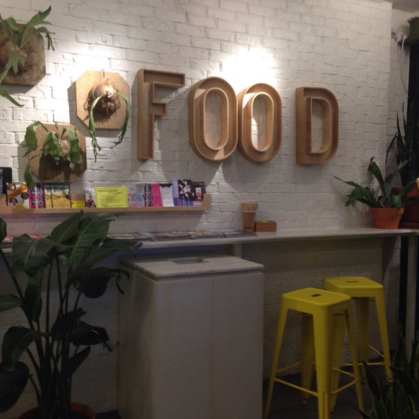 Photo taken at FeelFood by Esra Y. on 3/28/2014