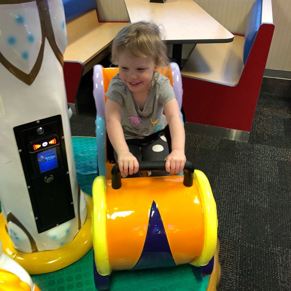 Chuck E. Cheese Crystal Lake'de Restoran