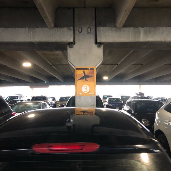 Foto scattata a PreFlight Airport Parking da Joe N. il 2/5/2019