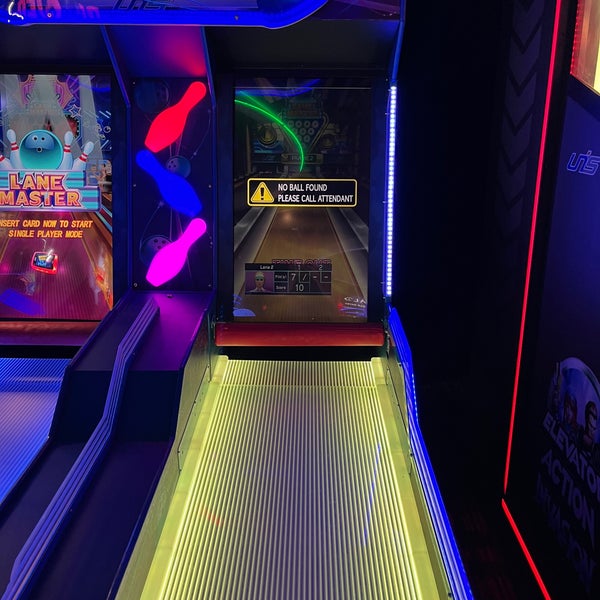 Dave & Buster's Sports Bar in Vernon Hills