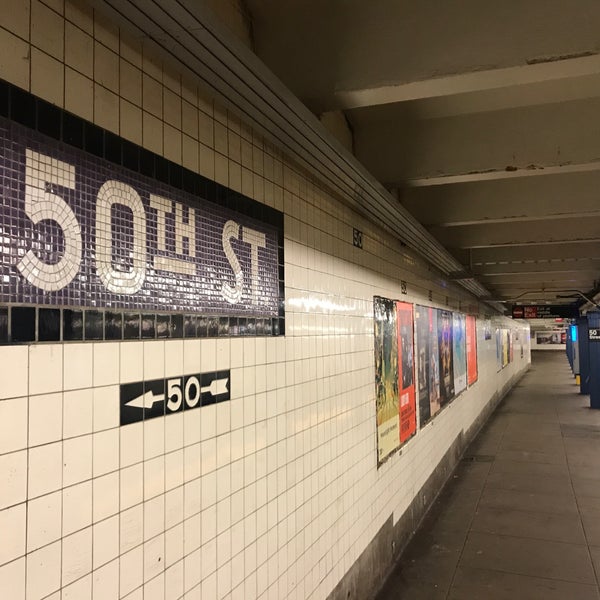 รูปภาพถ่ายที่ MTA Subway - 50th St (C/E) โดย Gareth N. เมื่อ 3/17/2018