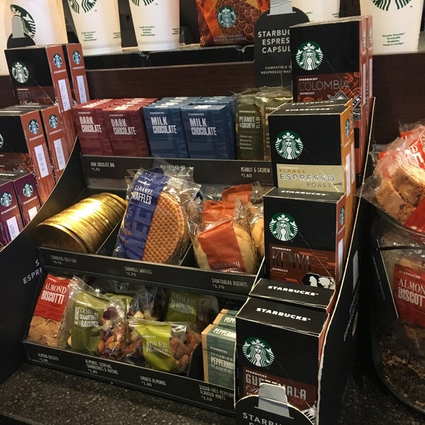 3/22/2018 tarihinde Miroslav V.ziyaretçi tarafından Starbucks'de çekilen fotoğraf