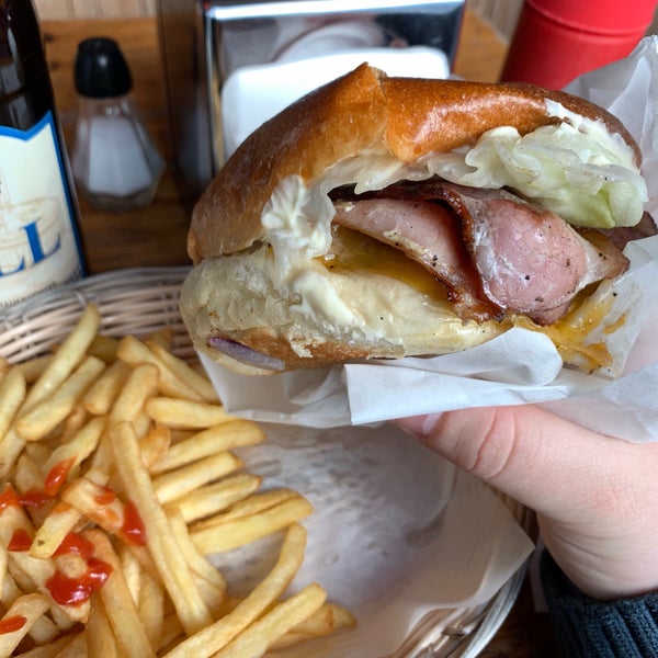 3/24/2019 tarihinde Miroslav V.ziyaretçi tarafından Tommi&#39;s Burger Joint'de çekilen fotoğraf