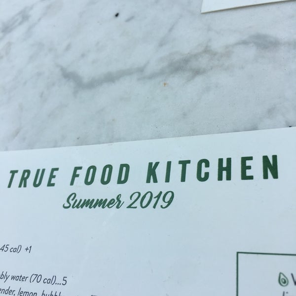 Das Foto wurde bei True Food Kitchen von Sugar am 7/4/2019 aufgenommen