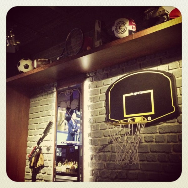 3/6/2013にZümra Ç.がEfes Sports Pubで撮った写真